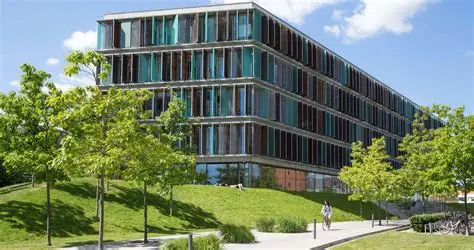 Copenhagen Business School (CBS)